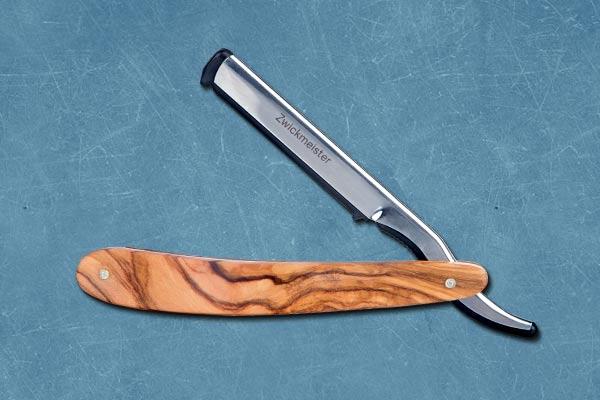 Straight razor with replaceable blades